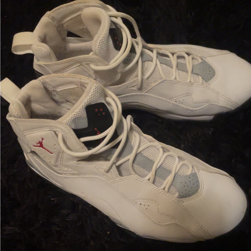 white jordan’s - Picture 2 of 3